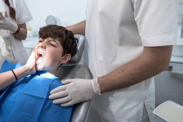 Best Dentist Open on Weekends  in Oaklawn Sunview, KS